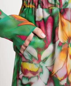 Green Pants In A Floral Print -Summer Fashion Clothing 5c8cbb12 ec70 4f54 aa00 0da202af5953