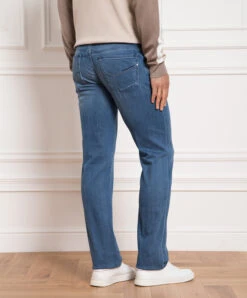 Blue Jeans With A Distressed Effect -Summer Fashion Clothing 63c5a084 d01f 4465 854a b1a96abd3e57