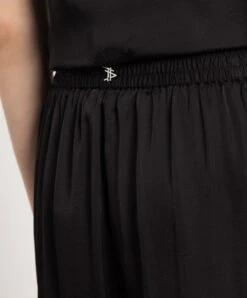 Myfo Black Shorts With Lace -Summer Fashion Clothing 8dce4e87 a2a5 49ae b3cd 745822e1d862