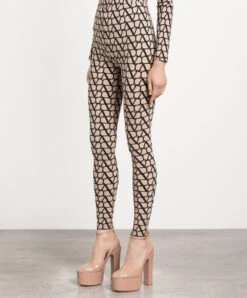 Valentino Beige Leggings In Toile Iconographe Print 7 Valentino Beige Leggings In Toile Iconographe Print -Summer Fashion Clothing c4f105f4 5ca0 479d 8423 f773dbfffb57