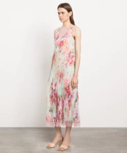 TWINSET Green Dress With Pleating In A Floral Print 7 TWINSET Green Dress With Pleating In A Floral Print -Summer Fashion Clothing d60dc1d5 e67e 4a4e 9c27 07c2fdb466dd