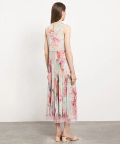 TWINSET Green Dress With Pleating In A Floral Print 8 TWINSET Green Dress With Pleating In A Floral Print -Summer Fashion Clothing f6339a4d e1f7 4e50 a87d c96de77efded